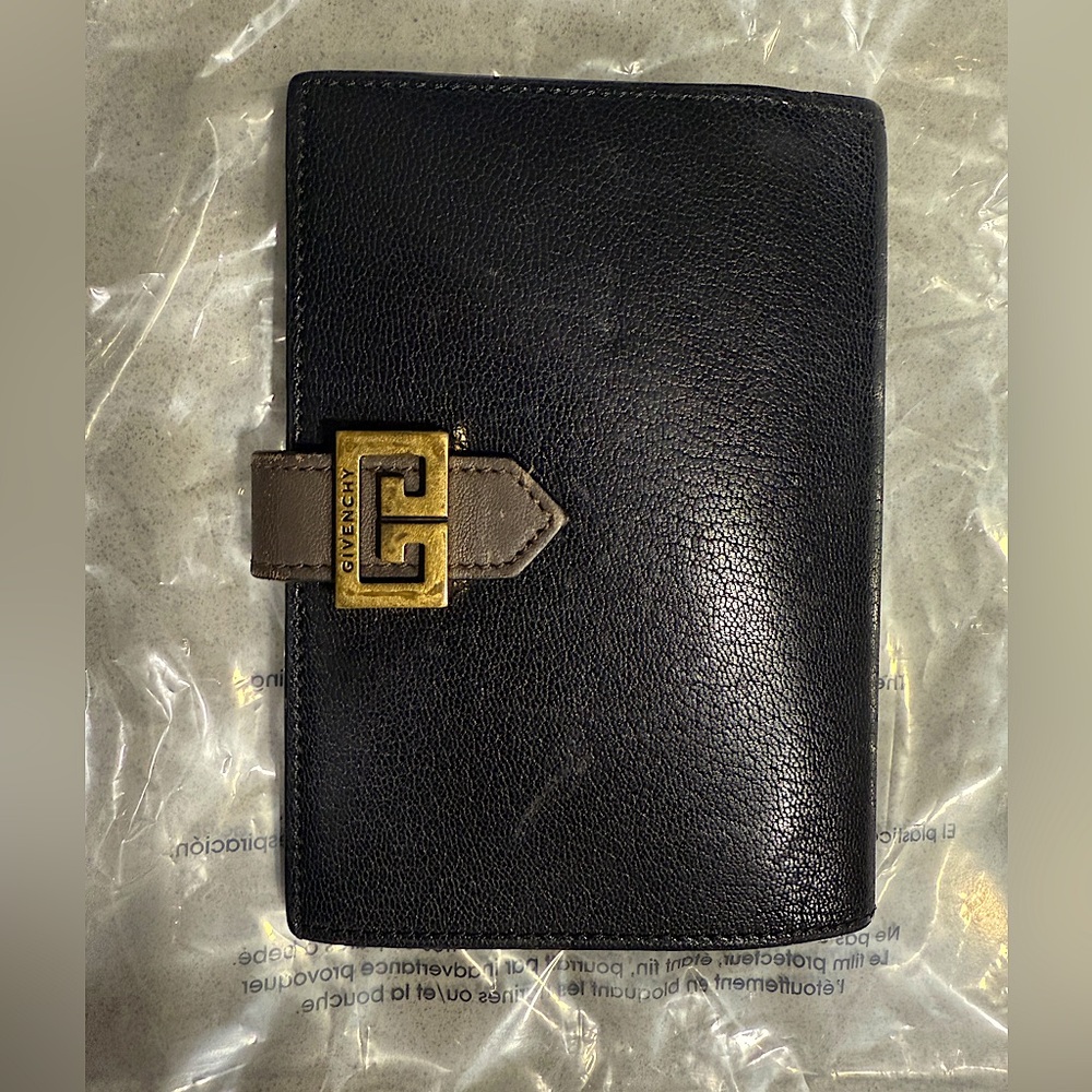 Givency Black wallet